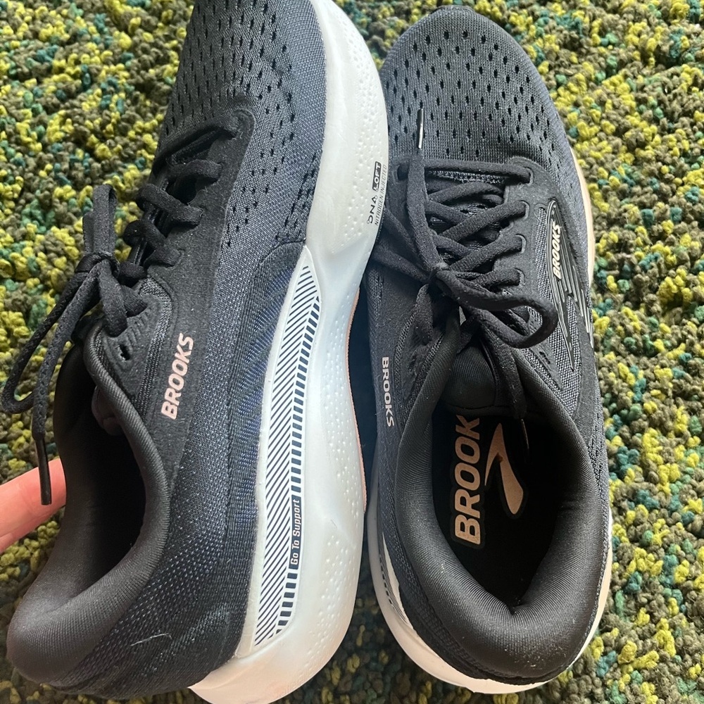 Brooks Women’s Black and White Running Shoe with Subtle Peach Accent - Picture 4 of 9